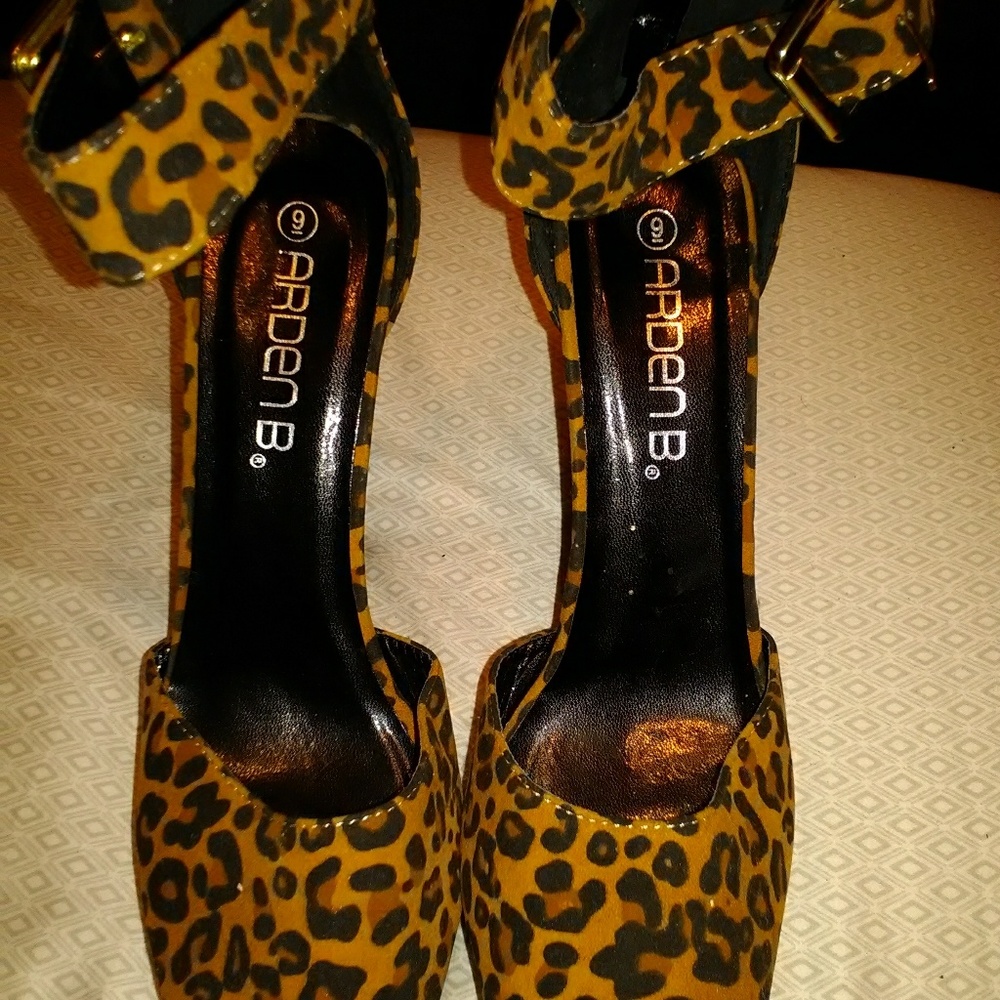 Leppard ankle strapped heels size 10